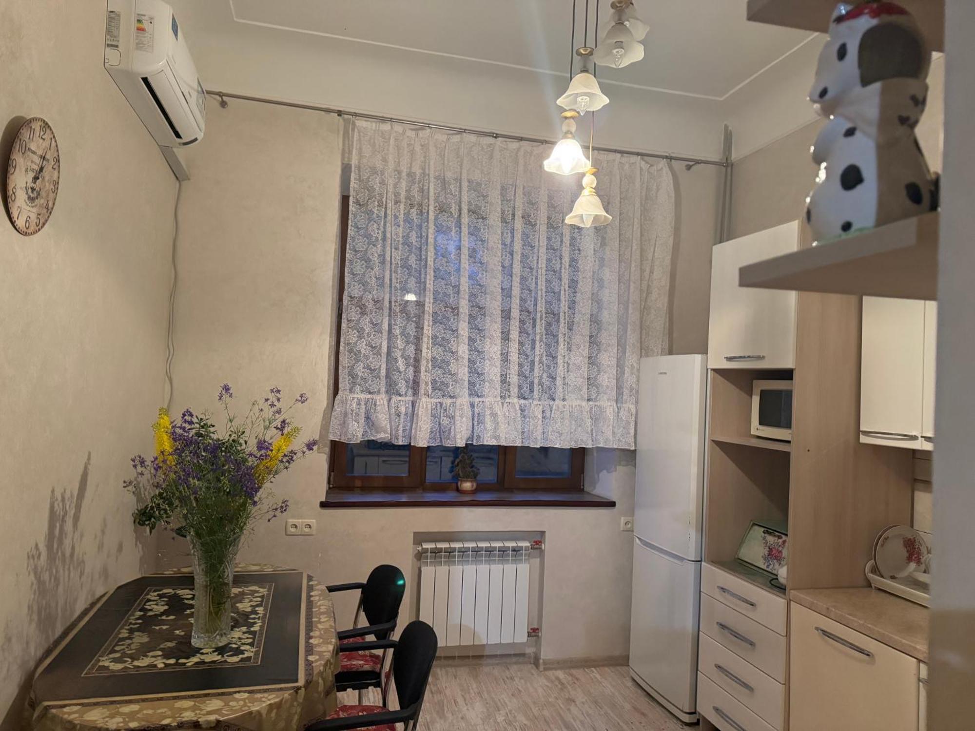 возле парка горького рядом с сумской в-д тринклера,5 Харків